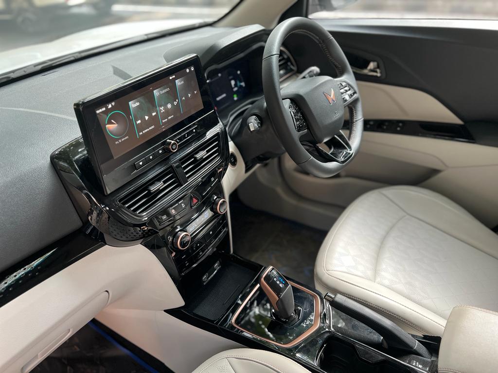 Mahindra XUV400 Pro: देखिए महिंद्रा 2024 एक्सयूवी400 ईवी का रिव्यू, जानिए इस पर पैसे खर्च करना कितना सही?