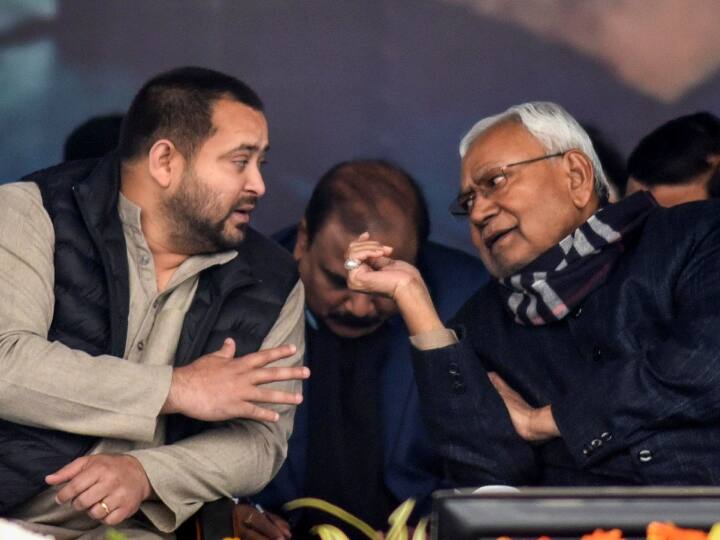 Bihar Politics: बिहार की सत्तारूढ़ जेडीयू और आरजेडी के बीच अनबवन की खबरों के बीच डिप्टी सीएम तेजस्वी यादव का बयान आया है. उनका यह बयान सीएम नीतीश कुमार से मुलाकात के बाद आया है.