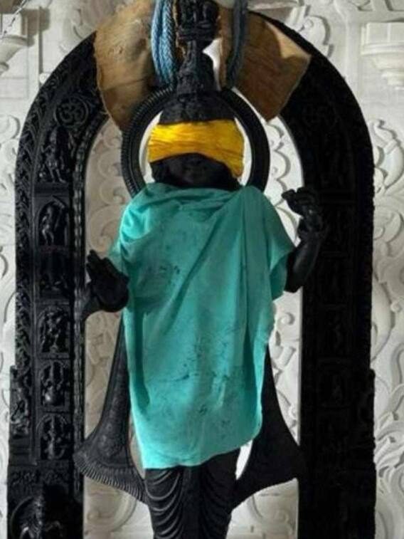 रामलला की मूर्ति के ये आठ राज