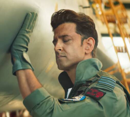 ऋतिक रोशन और दीपिका पादुकोण की फिल्म फाइटर 25 जनवरी को रिलीज हो रही है. इस फिल्म में एक्टर्स एयरफोर्स पायलट की भूमिका निभा रहे हैं.