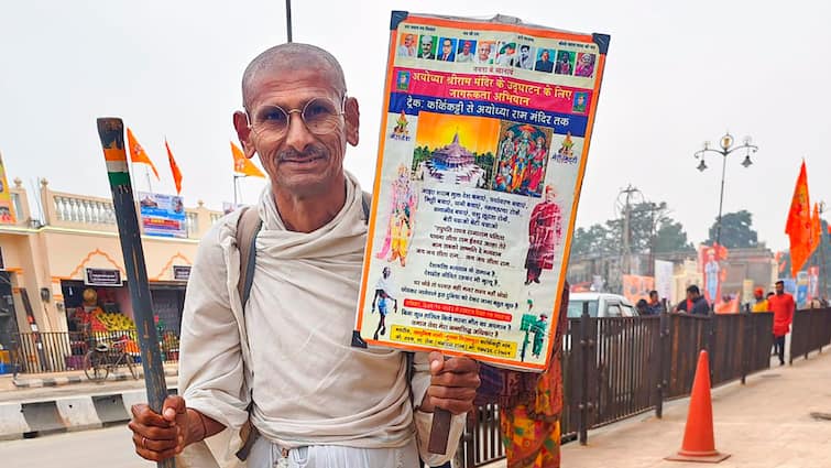 Mahatma Gandhi’s Doppelganger Reaches Ayodhya On Foot