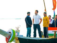 राहुल गांधी ने असम में श्री श्री औनियाती सत्र के किए दर्शन, हनुमान मास्क और गदा लिए आए नजर