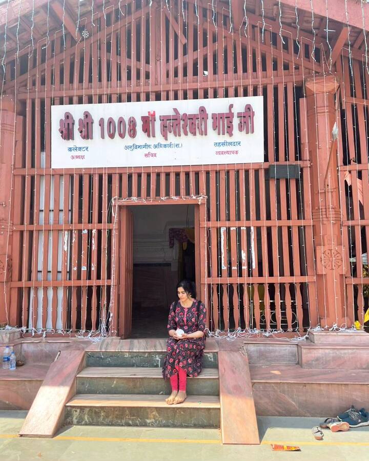 अदा शर्मा ‘द केरला स्टोरी’ के बाद एक बार फिर रियल स्टोरी पर बेस्ड फिल्म ‘बस्तर: द नक्सल स्टोरी’ में नजर आने वाली हैं. फिल्म की शूटिंग से पहले वो माता दंतेश्वरी के मंदिर पहुंचीं.