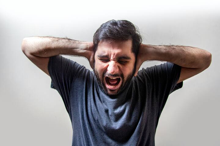व्हिटॅमिन बी 6 आपल्या शरीरात मेंदूच्या रसायनांप्रमाणे काम करते. व्हिटॅमिन बी 6 मेंदूचे कार्य सुधारण्यास मदत करते. शरीरात व्हिटॅमिन बी 6 ची कमतरता असल्यास, यामुळे फिल गुड हार्मोनची कमतरता निर्माण होते, ज्यामुळे व्यक्तीला अधिक राग येऊ शकतो.(Photo Credit : unsplash)