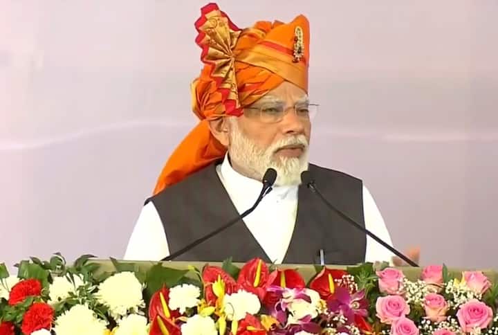 तुमच्या सर्वांच्या आशीर्वादानं मी 11 दिवस साधना करणार आहे. तुमच्या आशिर्वादानं मी तिकडे जाणार आहे. माझ्या अनुष्ठानची सुरुवात महाराष्ट्राच्या नाशिक येथील पंचवटी येथून झाली. आज 1 लाख पेक्षा जास्त परिवाराचा गृहप्रवेश होईल.