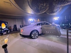 రోల్స్ రాయిస్ స్పెక్టర్ ఈవీ వచ్చేసింది - క్లాస్ లుక్‌లో ఎలా ఉందో చూశారా?