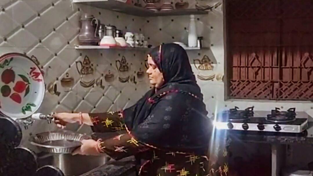 Bilkis Bano Case: Kin Of One Convict Says He Will Surrender Tomorrow As SC Denies Relief Bilkis Bano Case Kin Of Convict Says He Will Surrender Tomorrow SC Denies Relief Bilkis Bano Case: Kin Of One Convict Says He Will Surrender Tomorrow As SC Denies Relief