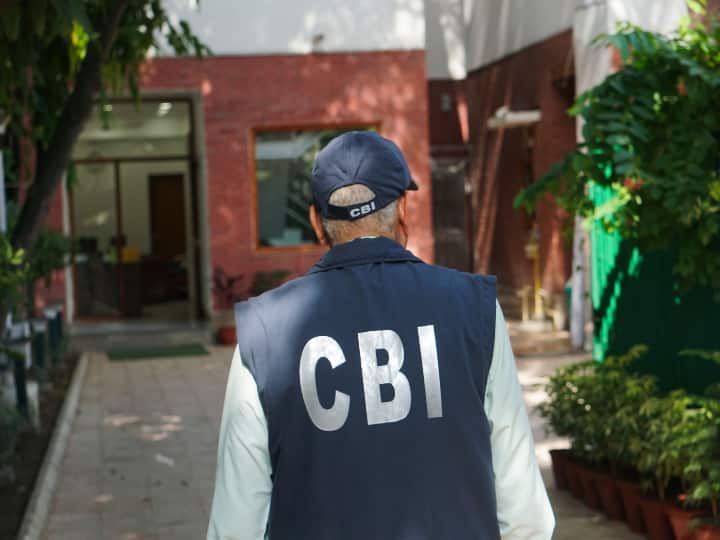 CBI team reached house of former MLA Arun Yadav After Lalu Yadav Bihar News: लालू यादव के बाद उनके करीबियों की मुश्किलें बढ़ी, पूर्व MLA अरुण यादव के घर पहुंची CBI की टीम