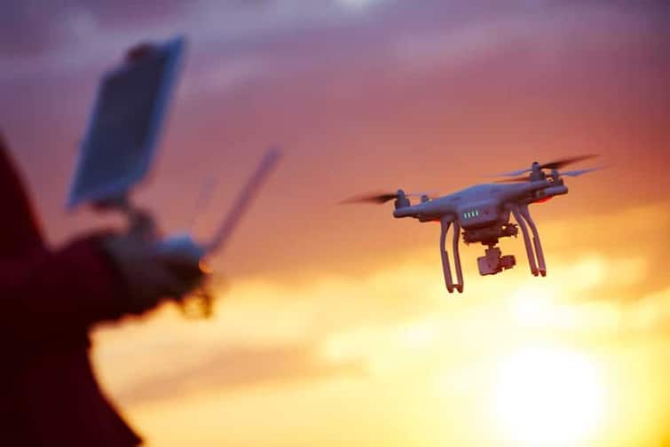 How To Become A Drone Pilot: કેવી રીતે બની શકાય ડ્રોન પાયલટ? આ માટે ક્યો કોર્સ કરવો પડે? કેટલી થઇ શકે કમાણી?