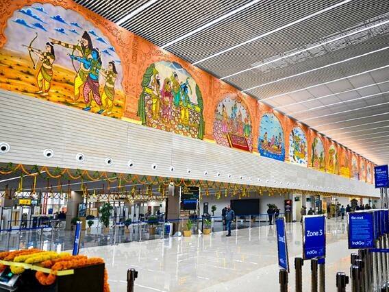 અયોધ્યાના નવા એરપોર્ટનું નામ મર્યાદા પુરુષોત્તમ શ્રીરામ ઈન્ટરનેશનલ એરપોર્ટ છે. તેને બનાવવામાં લગભગ 350 કરોડ રૂપિયાનો ખર્ચ થયો છે. તે સંપૂર્ણ 9 વર્ષમાં એમઓયુ પછી તૈયાર કરવામાં આવ્યું હતું. આ એરપોર્ટની મહત્તમ મુસાફરોની ક્ષમતા 300 છે. તેની પ્રથમ ફ્લાઈટ દિલ્હીથી અયોધ્યા માટે રવાના થઈ હતી. એરપોર્ટ ટર્મિનલનો કુલ વિસ્તાર 6259 ચોરસ મીટર છે અહીં 2200 મીટરનો રનવે તૈયાર કરવામાં આવ્યો છે. દર કલાકે બે-ત્રણ ફ્લાઈટ્સ લેન્ડ થશે.