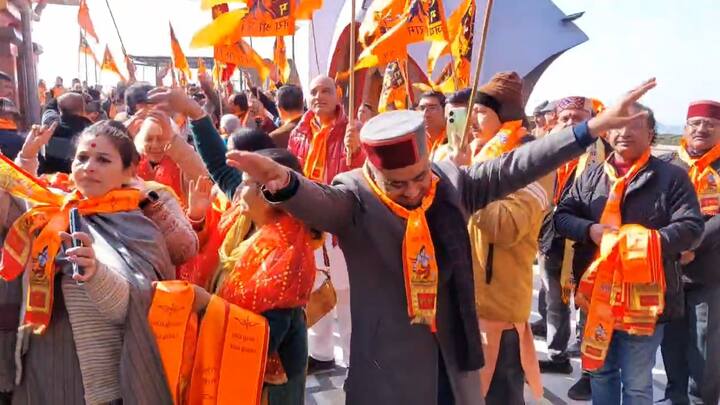 शिमला के राम मंदिर में रविवार सुबह अखंड पाठ की शुरुआत होगी. यह पाठ सोमवार तक चलेगा. इसके बाद अयोध्या में होने वाली प्राण प्रतिष्ठा के कार्यक्रम का सीधा प्रसारण भी भक्तों को लाइव दिखाया जाएगा.