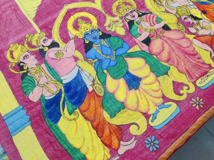 Ram Mandir Pran Pratishtha: बस्तर की आदिवासी महिलाओं ने यहां की विशेष कोसे की साड़ी में भगवान राम की छवि उकेरी है. इसमें भगवान राम के साथ लक्ष्मण और माता सीता की भी तस्वीर है.