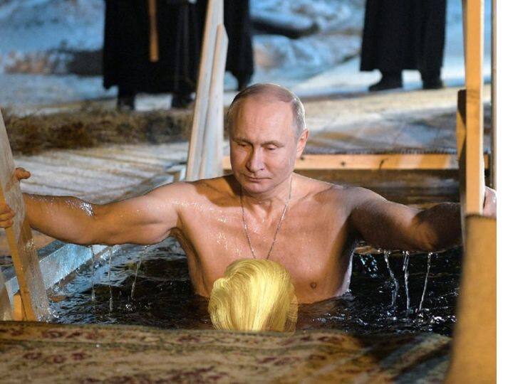 Vladimir Putin took a dip in icy water Epiphany festival being celebrated in Russia Vladimir Putin: कड़कड़ाती सर्दी में व्लादिमीर पुतिन ने बर्फीले पानी में लगाई डुबकी, जानिए क्या है इसके पीछे की वजह