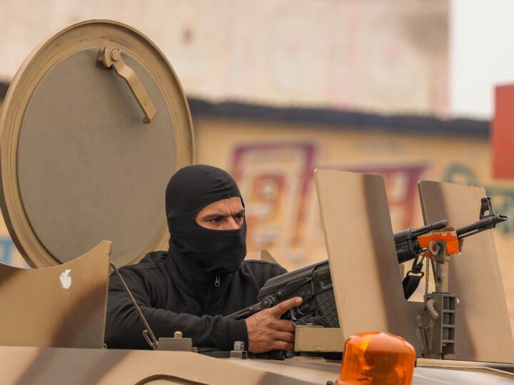 फटिक शीला पार्किंग में ही मीडिया कर्मियों को अपने वाहन को पार्क करना पड़ेगा. राम कथा संग्रहालय और राम की पैड़ी पर ही मीडिया कर्मी रिपोर्टिंग कर सकेंगे. जनपद सीमा से आज रात 8 बजे से डायवर्सन लागू हो जाएगा.