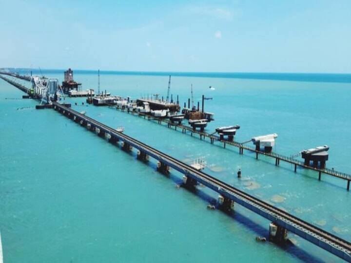 दक्षिण भारत का यह पूरा टूर 11 दिन और 10 रात का है. इसमें आपको ट्रेन में ब्रेकफास्ट, लंच और डिनर तीनों की सुविधा मिलेगी.