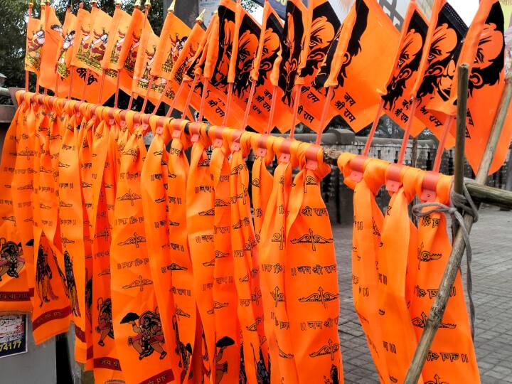 Ram Mandir Inauguration:अयोध्या में 22 जनवरी को रामलाल प्राण प्रतिष्ठा होने वाली है, जिसमें बेहद ही कम समय बाकी है . अयोध्या में रामलला प्राण प्रतिष्ठा के अवसर पर पूरे देश में उत्सव की झलक देखी जा सकती है. पूरे देश के शहर शहर और सड़के सड़के राममय नजर आने लगी है . आगरा शहर में भी रामलला प्राण प्रतिष्ठा को लेकर भारी उत्सव का माहौल है. लोग रामलला प्राण प्रतिष्ठा के उत्सव से खुद को जोड़ रहे हैं और आस्था के सैलाब में डुबकी लगा रहे हैं .