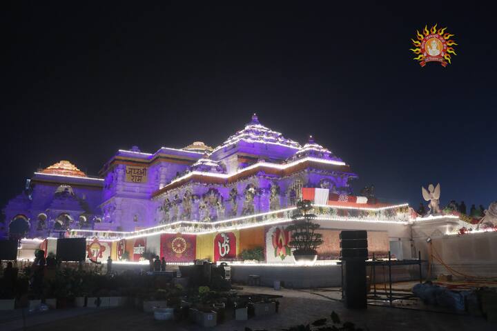 तसेच रा मंदिराला आकर्षक अशी विद्युत रोषणाई देखील केलीये. (Credit - Ram mandir trust)