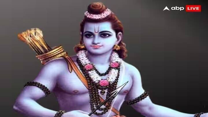 ત્રણેય દેવીઓ, માતા મહાકાલી, મહાલક્ષ્મી અને મહાસરસ્વતી બડી દેવકાલી મંદિરના ગર્ભગૃહમાં વિરાજમાન છે. ભગવાન રામના પૂર્વજ મહારાજ રઘુ તેમના પરિવારની દેવી બડી દેવકાલીના ત્રણેય સ્વરૂપોની પૂજા કરતા હતા.