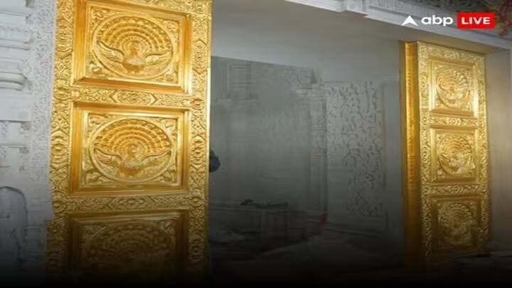 મંદિરના ગર્ભગૃહમાં સુવર્ણ દરવાજાની ઊંચાઈ લગભગ 12 ફૂટ છે, જ્યારે તેની પહોળાઈ 8 ફૂટ છે. મંદિરના કુલ 46 દરવાજામાંથી 42 દરવાજા 100 કિલો સોનાથી મઢવામાં આવશે.