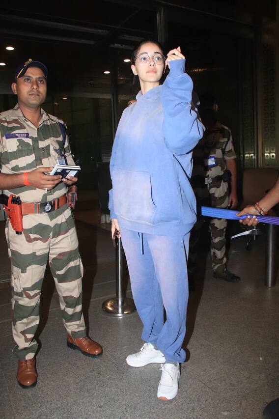 अनन्या पांडे एअरपोर्टवर स्पॉट!