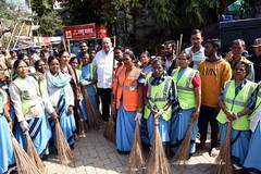 Ambabai Mandir : करवीर निवासिनी श्री अंबाबाई मंदिरात मंत्री हसन मुश्रीफांनी केली स्वच्छता