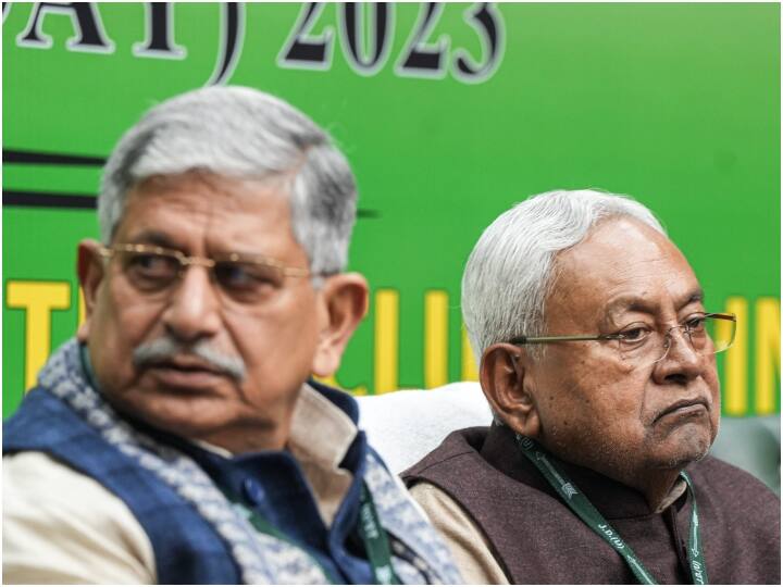 हैरान करने वाली बात यह है कि सूची में पूर्व अध्यक्ष ललन सिंह का नाम नहीं है. पिछले महीने ललन सिंह की जगह नीतीश कुमार को अध्यक्ष चुना गया था. (फाइल फोटो)