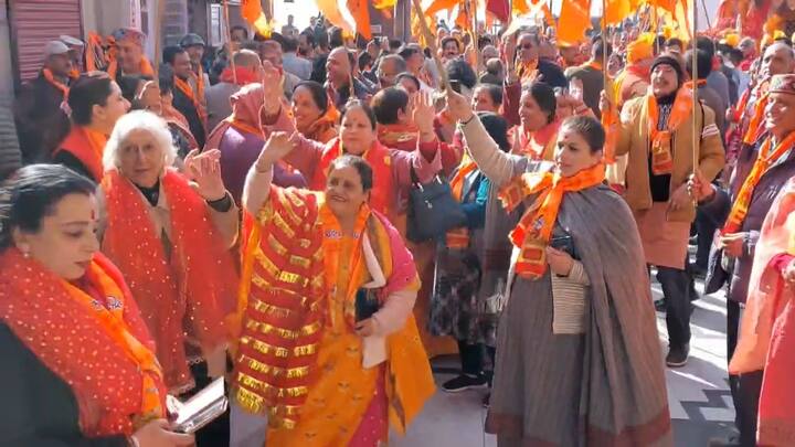 राम भक्त इस मौके को ऐतिहासिक बनाने में कोई कमी नहीं छोड़ रहे. इस मौके को आजादी के बाद का सबसे बड़ा क्षण बताया जा रहा है. ऐसे में राम भक्त भले ही अयोध्या नहीं जा सकते, लेकिन अपने-अपने इलाकों में ही राम भक्ति में डूबे हुए नजर आ रहे हैं.