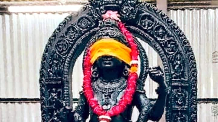 आशीष ने बताया आम तौर पर, प्रचीन शिल्प शास्त्रों के अनुसार बनाए गए मंदिर की एक स्थिर संरचना होती है, जिसे लंबे समय तक टिके रहने के लिए डिजाइन किया जाता है. लेकिन यहां इसके स्थिरता को पुख्ता करने के लिए पूरी जांच की गई. यह विश्लेषण CSIR के सेंट्रल बिल्डिंग रिसर्च इंस्टीट्यूट ने किया. मंदिर की मौजूद डिजाइन के अनुसार राम मंदिर 25,00 साल तक सुरक्षित खड़ा रहेगा.