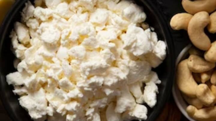 সেই নিয়ে আশঙ্কা কাজ করে মনের মধ্যে। আদৌ নিরামিষ মুখে তোলা যাবে কিনা, এই প্রশ্ন যেমন তাড়িয়ে বেড়ায়, তেমনই মাছ-মাংস থেকে প্রাপ্ত প্রোটিনের ঘাটতি পোষাবে কী করে, উঠে আসে এই প্রশ্নও। ছবি: ফ্রিপিক।