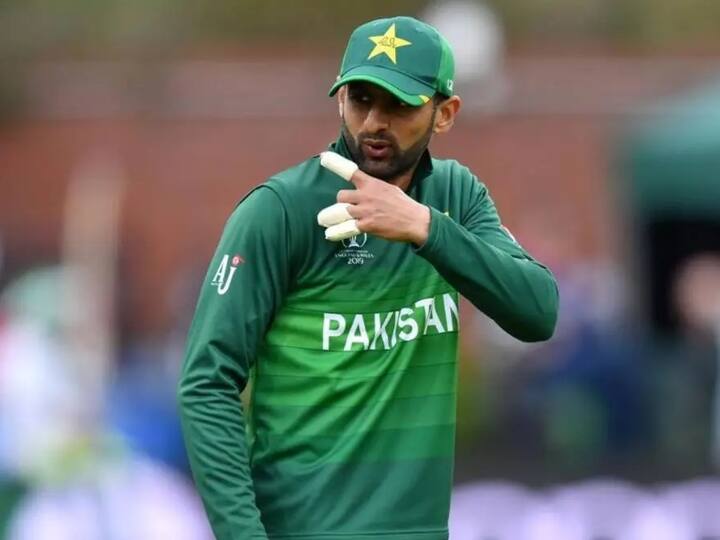 shoaib malik has become the first asian batter to score over 13000 runs in t20 cricket virat kohli rohit sharma left behind Shoaib Malik marriage Sana Javed Sania Mirza sports marathi news Shoaib Malik : तिसऱ्या लग्नाच्या चर्चा सुरु असतानाच शोएब मलिकचा भीम पराक्रम; कोहली आणि रोहितला टाकलं मागे