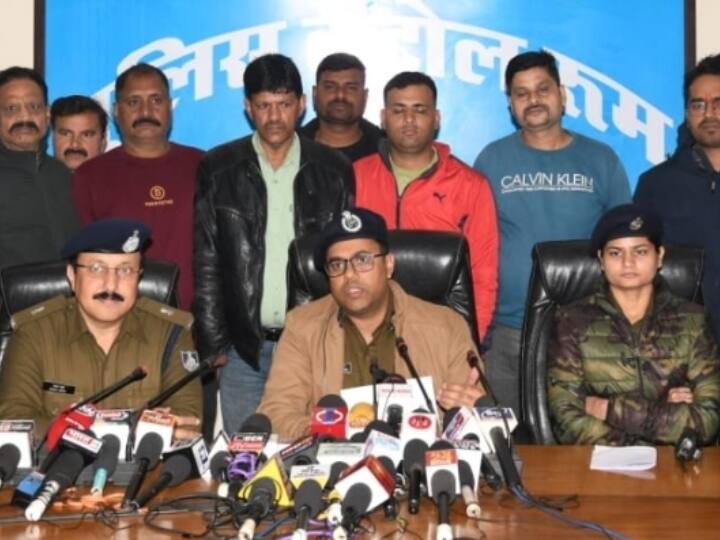 Jabalpur Police Arrested Gang Who Sell Bank Account Information to Jamtara Cyber Thugs MP News ann MP Crime News: जामताड़ा के साइबर अपराधियों को 15 हजार में बेचते थे बैंक खातों की जानकारी, जबलपुर में 7 गिरफ्तार