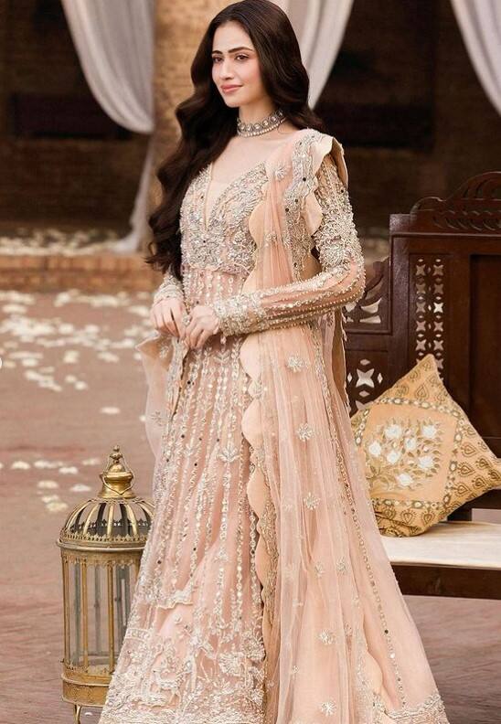 Sana Javed Shoaib Malik: ક્રિકેટર શોએબ મલિકે પાકિસ્તાની અભિનેત્રી સના જાવેદ સાથે બીજા લગ્ન કર્યા છે. બંનેના લગ્ન ભારતીય ટેનિસ સ્ટાર સાનિયા મિર્ઝા અને પાકિસ્તાની ક્રિકેટર શોએબ મલિકના અલગ થવાની ચર્ચા વચ્ચે થયા હતા.