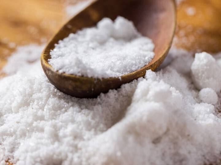 What Happens If You Eat Too Much Salt खाने में तेज नमक खाते हैं, तो सावधान हो जाएं क्योंकि हो सकती है ये गंभीर बीमारी