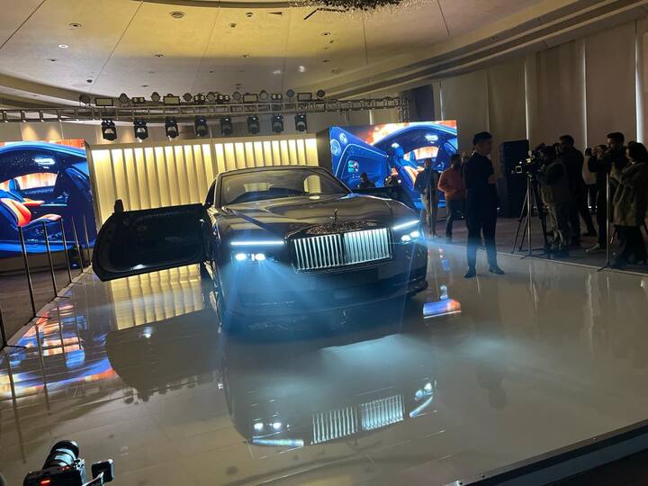 நாட்டிலேயே மிகவும் விலையுயர்ந்த மின்சார காராக, ரோல்ஸ் ராய்ஸ் நிறுவனத்தின் ஸ்பெக்டர் மாடல் இந்திய சந்தையில் அறிமுகப்படுத்தப்பட்டுள்ளது.