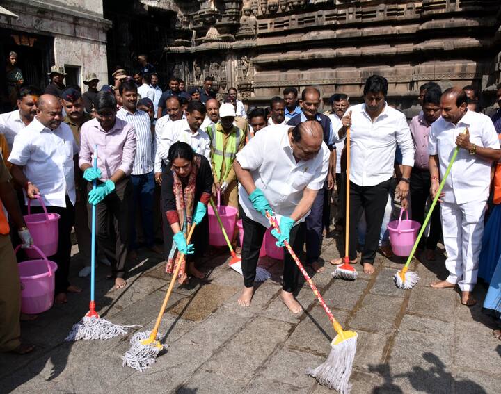 नरेंद्र मोदी यांच्या नेतृत्वाखाली हे राम मंदिर तयार झाल्याचे त्यांनी सांगितले.