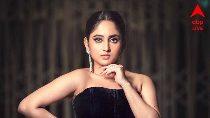 পর্দায় যিনি গুছিয়ে সংসার করেন, পাকা গৃহিণীর মতো সামলান সবকিছু.. বাস্তবে কেমন সেই নায়িকা? লাইটস্-ক্যামেরা-অ্যাকশনের বাইরে, বাড়িতে কেমন করে জীবন কাটান তিনি?