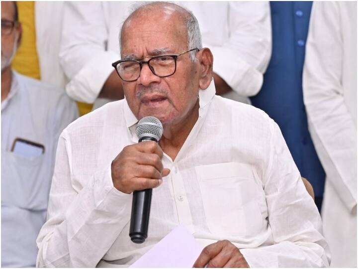 नीतीश कुमार की नई टीम में राज्यसभा सांसद और पूर्व प्रदेश अध्यक्ष वशिष्ठ नारायण सिंह को उपाध्यक्ष का दायित्व सौंपा गया है. (फाइल फोटो)