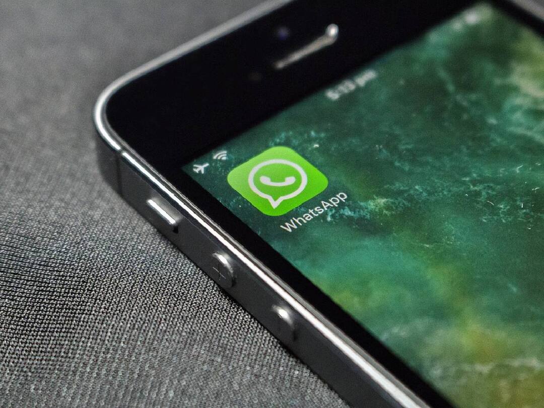 WhatsApp File Sharing Feature Reportedly in Works Check Details WhatsApp New Feature: షేర్‌ఇట్‌లా మారిపోనున్న వాట్సాప్ - కొత్త ఫైల్ షేరింగ్ ఫీచర్ కూడా!