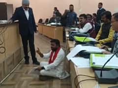 गांव में दूषित पानी से परेशान सिंगरौली जिला पंचायत सदस्य का अनूठा प्रदर्शन, अब हुई ये कार्रवाई