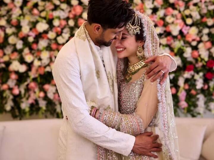 आज पाकिस्तानी क्रिकेटर शोएब मलिक ने सना जावेद संग निकाह किया. दरअसस, शोएब मलिक ने तीसरी बार निकाह किया है. हालांकि, एक से अधिक बार शादी करने वाले क्रिकेटरों की फेहरिस्त में और भी कई नाम है.
