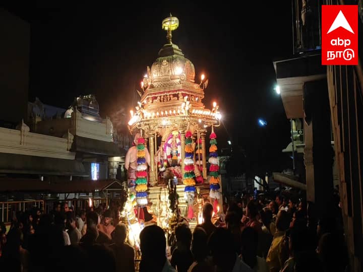 Thanga Thirutheer Bhavani held on Friday at Kanchipuram Kamatshyamman temple ' ஓம் சக்தி, பராசக்தி '  பரவசத்தில் காஞ்சி மக்கள்..! தங்க திருத்தேர் பவனி..!