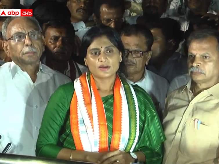 AP PCC chief YS Sharmila reveals why she joins Congress party YS Sharmila: వైఎస్సార్ ఆశయాల కోసమే కాంగ్రెస్‌లోకి, అప్పటివరకూ పోరాటం ఆగదన్న షర్మిల