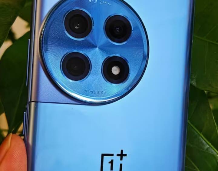 Oneplus 12 Series OnePlus ભારતમાં OnePlus 12 સિરીઝ 23 જાન્યુઆરીએ લોન્ચ કરશે. આ અંતર્ગત 2 સ્માર્ટફોન લોન્ચ કરવામાં આવશે જેમાં Oneplus 12 અને Oneplus 12R સામેલ છે.