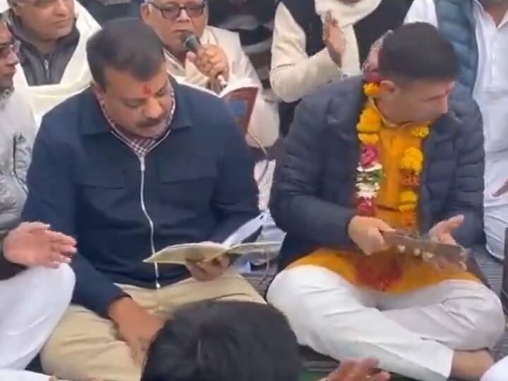 Jitu Patwari and Umang Singhar recited Sunderkand in Orchha Congress allegations on BJP RSS MP News ann MP News: ओरछा में जीतू पटवारी और उमंग सिंघार ने किया सुंदरकांड पाठ, कांग्रेस ने BJP-RSS पर लगाए ये गंभीर आरोप