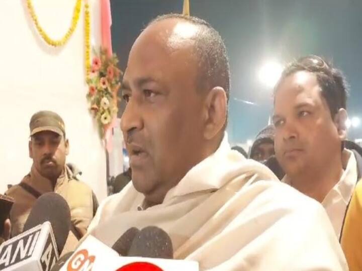 Bihar Politics: लालू यादव और सीएम नीतीश की मुलाकात के सवाल पर भड़के मंत्री सर्वजीत, पत्रकारों के पेशा को लेकर दी सलाह Agriculture Minister Sarvjeet angry on question of meeting of Lalu Yadav and CM Nitish Kumar ann Bihar Politics: लालू यादव और सीएम नीतीश की मुलाकात के सवाल पर भड़के मंत्री सर्वजीत, पत्रकारों के पेशा को लेकर दी सलाह