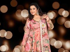 Meena Photos : தேவதை நடனமாடுவதை பார்த்து இருக்கீங்களா? இதோ மீனாவின் லேட்டஸ்ட் டான்ஸ் கிளிக்ஸ்!