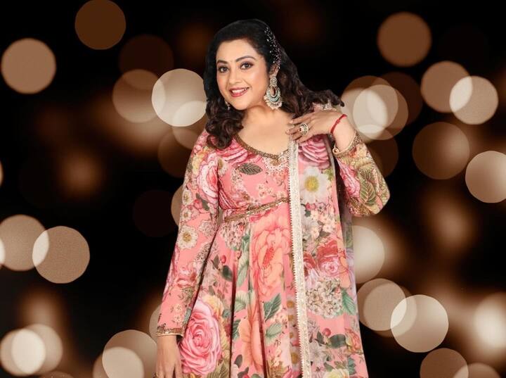 காணாமல் போன எத்தனையோ நடிகைகள் இருக்கையில் இன்றும் மனக்கவரும் கண்ணழகியாக வலம் வருபவர் நடிகை மீனா.