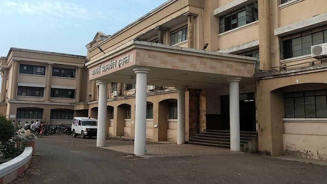 जरांगेंकडून पोलखोल, प्रशासन लागलं कामाला; हिंगोलीत दोन दिवसांत 223 कुणबी प्रमाणपत्राचे वाटप Manoj Jarange angry Distribution of 223 Kunbi certificates in two days in Hingoli Maratha Reservation Mumbai Mumbai Rally Antarwali Sarathi Manoj Jarange Mumbai March marathi news जरांगेंकडून पोलखोल, प्रशासन लागलं कामाला; हिंगोलीत दोन दिवसांत 223 कुणबी प्रमाणपत्राचे वाटप