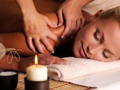 Health Tips: खासकर सर्दियों में शरीर के लिए मालिश होती है फायदेमंद