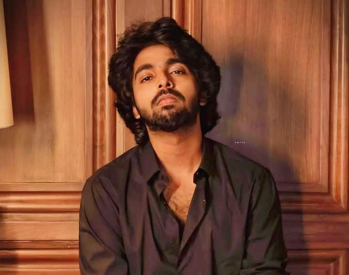 இயக்குநர் வெற்றிமாறன் இயக்கத்தில் நடிகர் சூர்யா நடிக்கவிருக்கும் வாடிவாசல் திரைப்படத்திற்கு இசையமைப்பாளர் ஜிவி பிரகாஷ் இசையமைக்கிறார். தற்போது இயக்குநர் வெற்றிமாறன் விடுதலை இரண்டாம் பாகத்தின் சூட்டிங் பணிகளில் ஈடுபட்டுள்ளதால் இத்திரைப்படம் முடிந்த பிறகு வாடிவாசல் திரைப்படத்தின் சூட்டிங் பணிகள் நடைபெறும் என எதிர்பார்க்கப்படுகிறது.